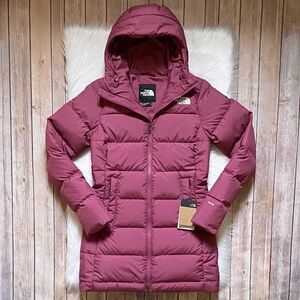 The North Face Women’s Gotham Parka In Cyber Berry